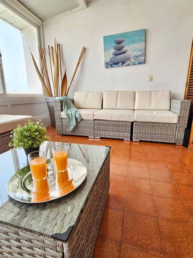 Holidays & Pool ,aircond , Americas Apartment